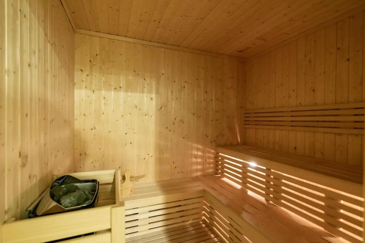 10 Min From Burj Khalifa - Sauna - Gym - Damac Reva Dubai
